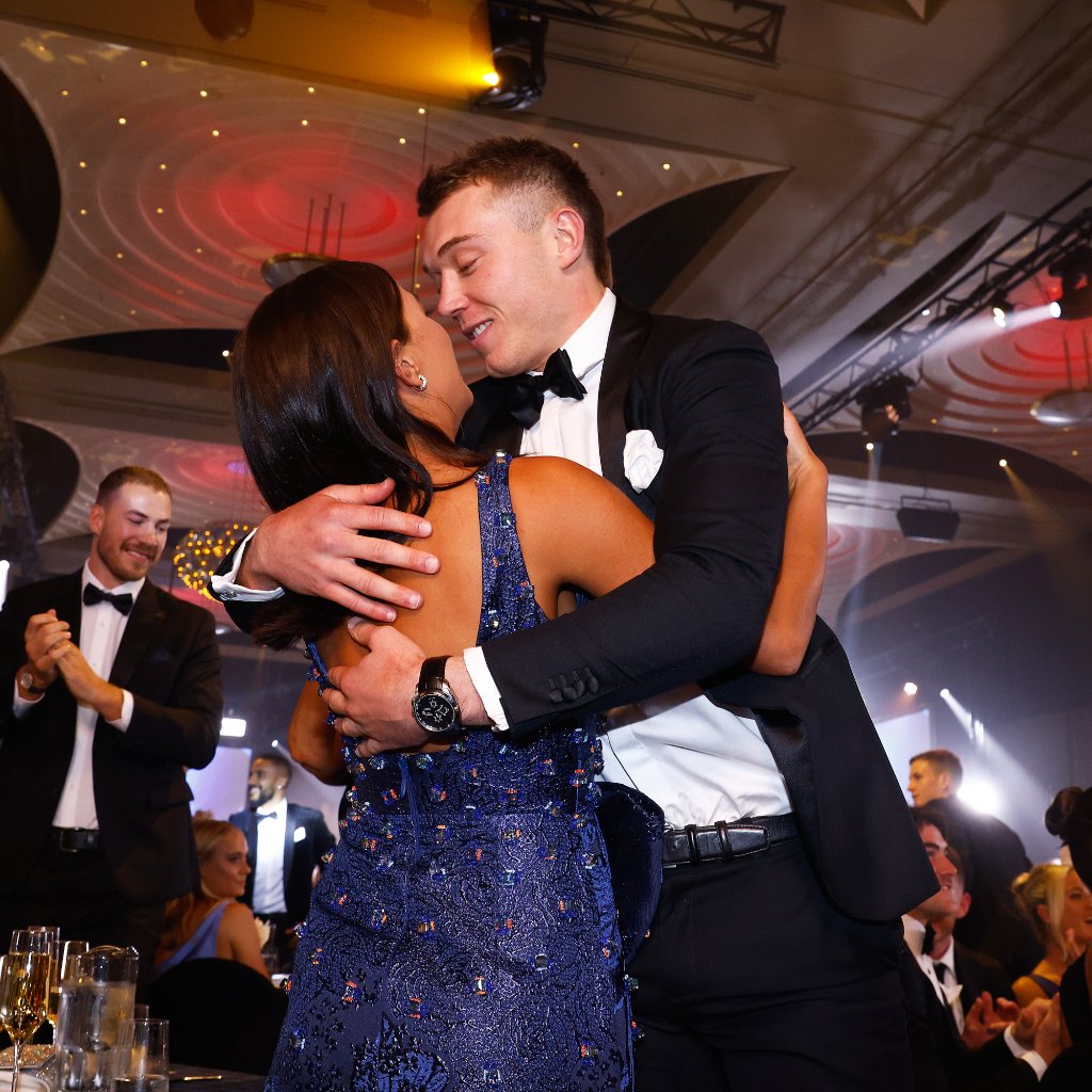 CarltonFC's tweet photo. How good is this?! 🥹

Mon's been with him every step of the way. 💙 https://t.co/AbxJ76SMAO