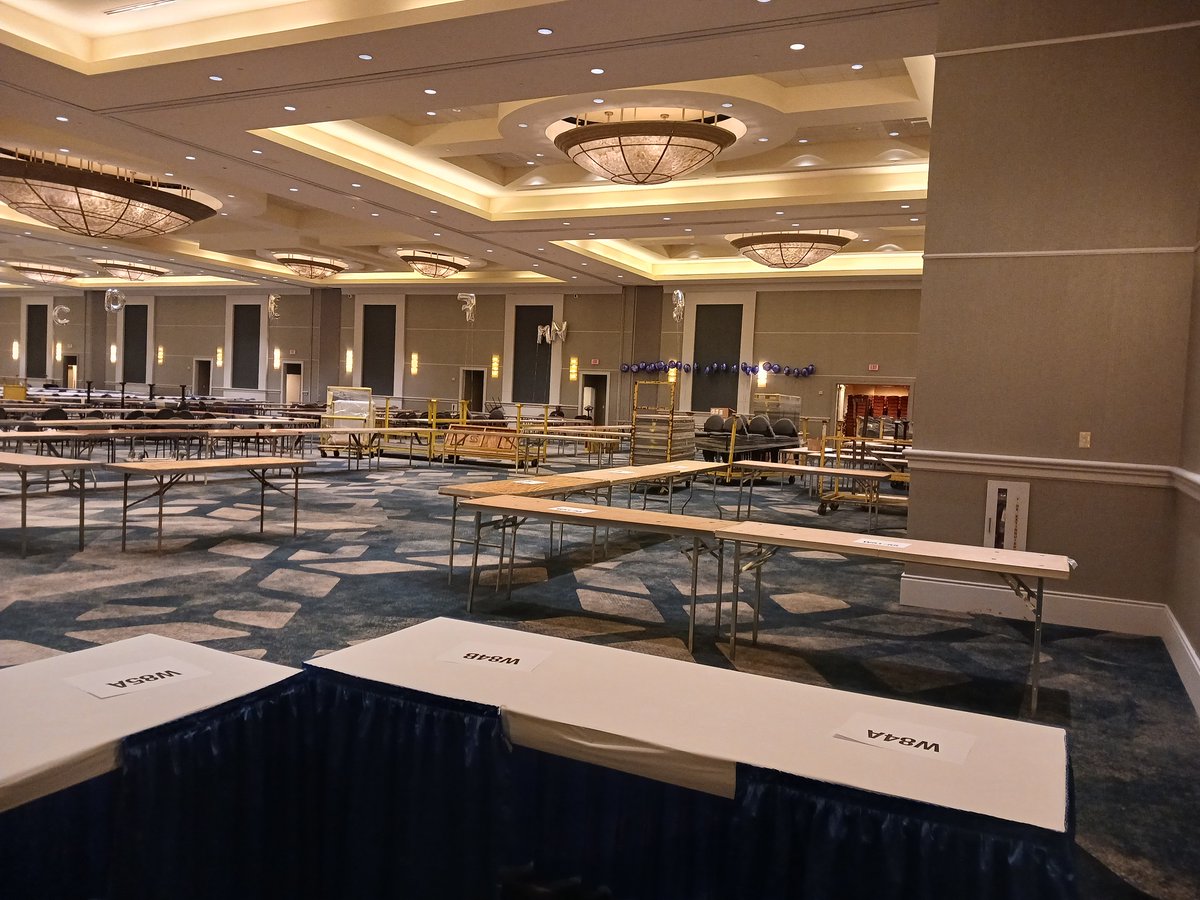 CatherineFraas's tweet photo. SPX show floor, Friday, September 16, 2022, 7:42 pm EDT #SPX2022 https://t.co/AX4eUfILdy