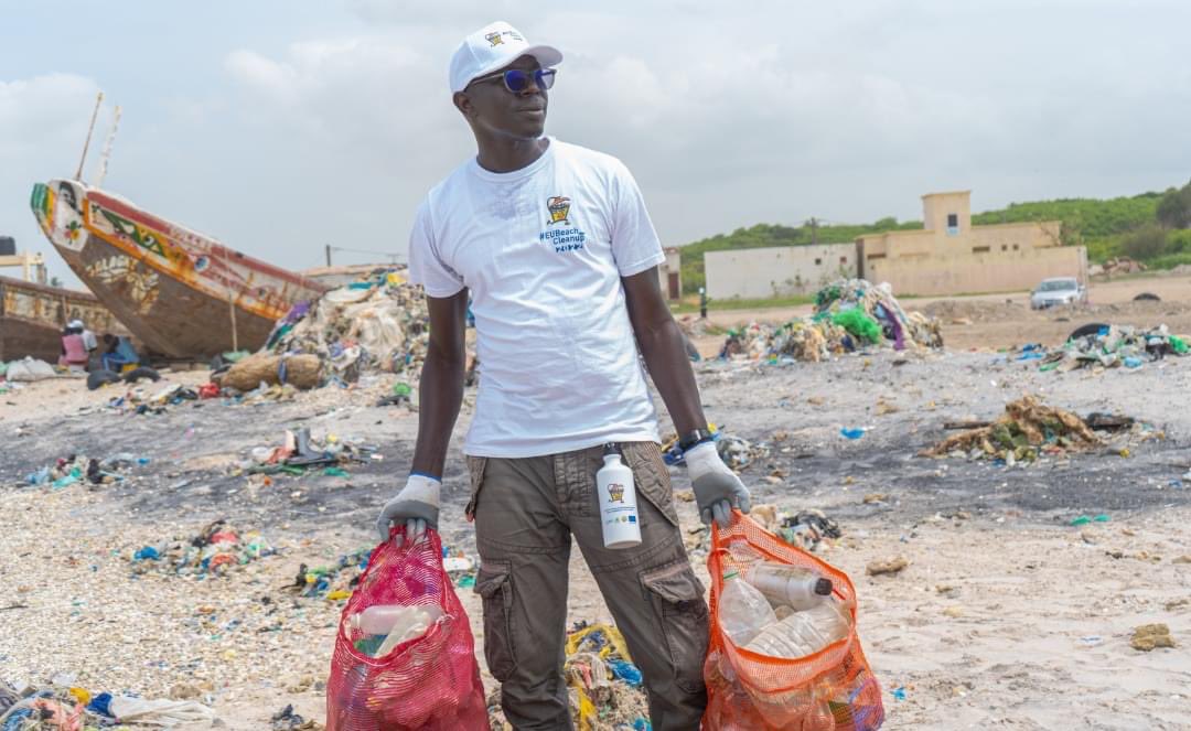 endaenergylinks's tweet photo. On l'a fait, une belle mobilisation de plus 500 personnes pour nettoyer la plage du quai de pêche de Bargny dans le cadre du #UEBeachCleanUp 2022, grâce une forte implication de la @communedebargny, #CRAC de la #TeamMedza et des communautés locales.
#AgirPetiteCote #TeamEurope https://t.co/uxee5gj4HC