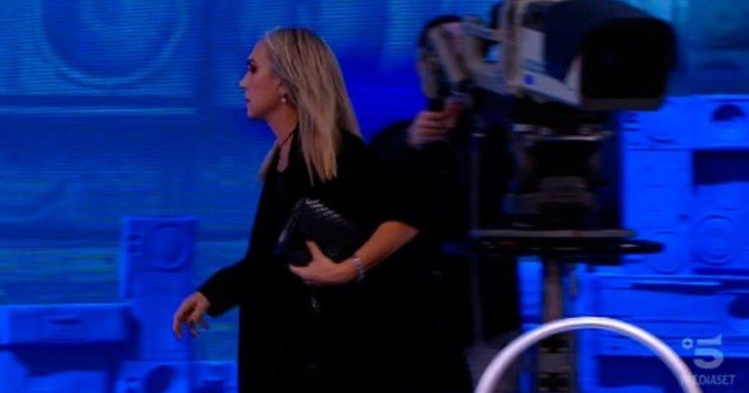 ecco che inizia il momento TRASH
#Amici22