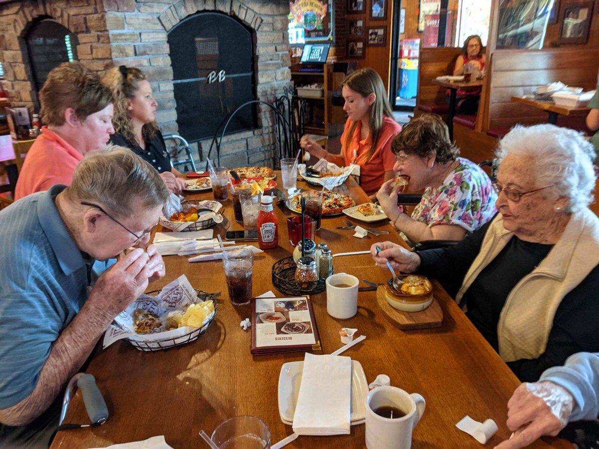 MeadowsDelphos's tweet photo. Punch card WINNERS!!  We started an incentive to encourage residents to enjoy their meals in the dining room! These residents loved going to Beer Barrel for lunch on the town! https://t.co/50QhoSZYcq