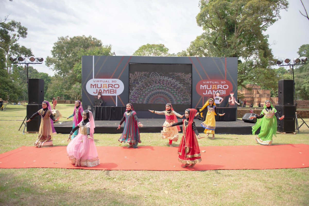 fifiainur's tweet photo. Warga Jambi bisa nih nonton Festival #Renjanaswarnadwipa yaitu Kenduri Swarnabhumi yg tepatnya diadakan di Kabupaten Muaro Jambi, fastival yg penuh dg pengenalan budaya dan kearifan lokal cocok buat yg mau mengenal lebih dalam tentang budaya ini https://t.co/otaDSzcHlX
