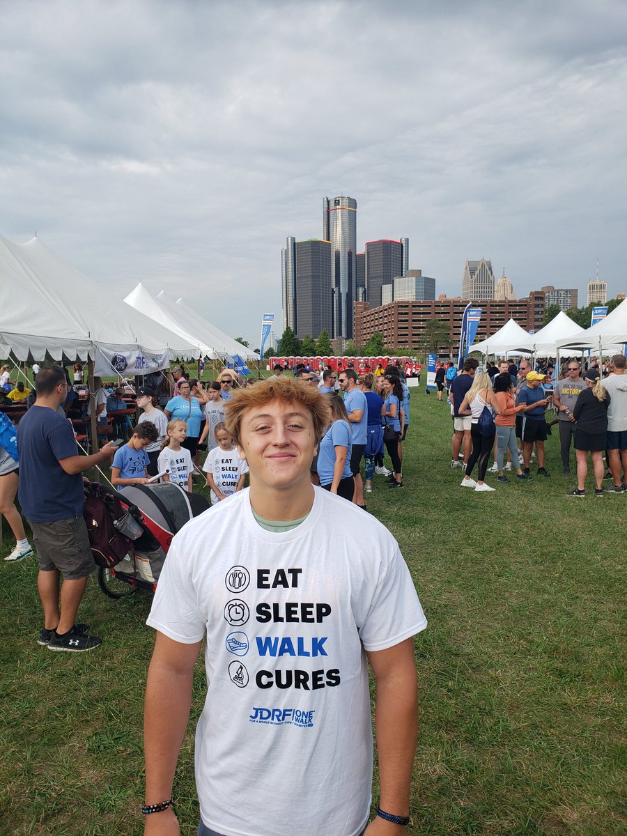 faudia14's tweet photo. walking this morning to end #Type1 and support this guy #JDRFOneWalk @JDRF_MichiganOH @JDRF #TypeNone https://t.co/8yiE0qU6oa
