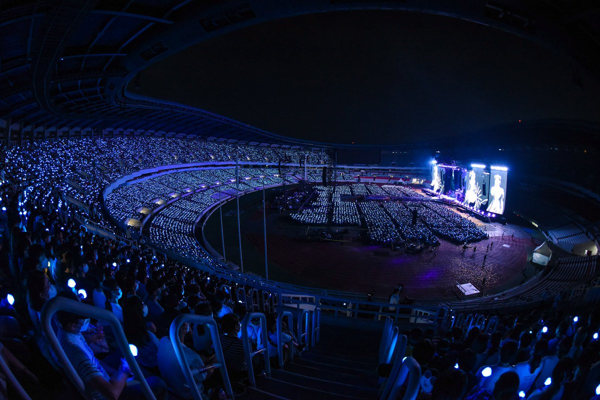ilysmjkjesn's tweet photo. THIS IS IU'S CONCERT https://t.co/SaIFrV2Sic