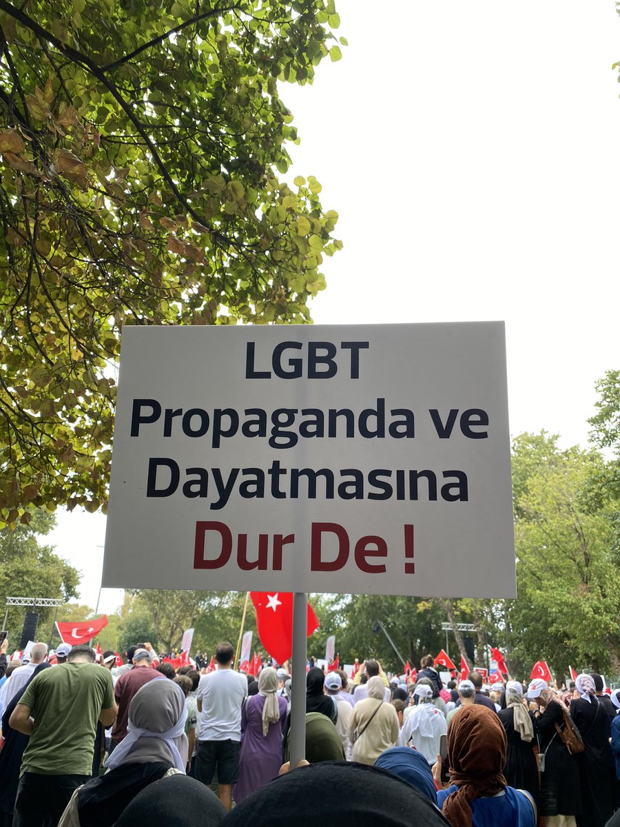 BEGUMESRA's tweet photo. Elbette alandayız! #lgbtdayagmasınadurde https://t.co/KQXkGy1xyk
