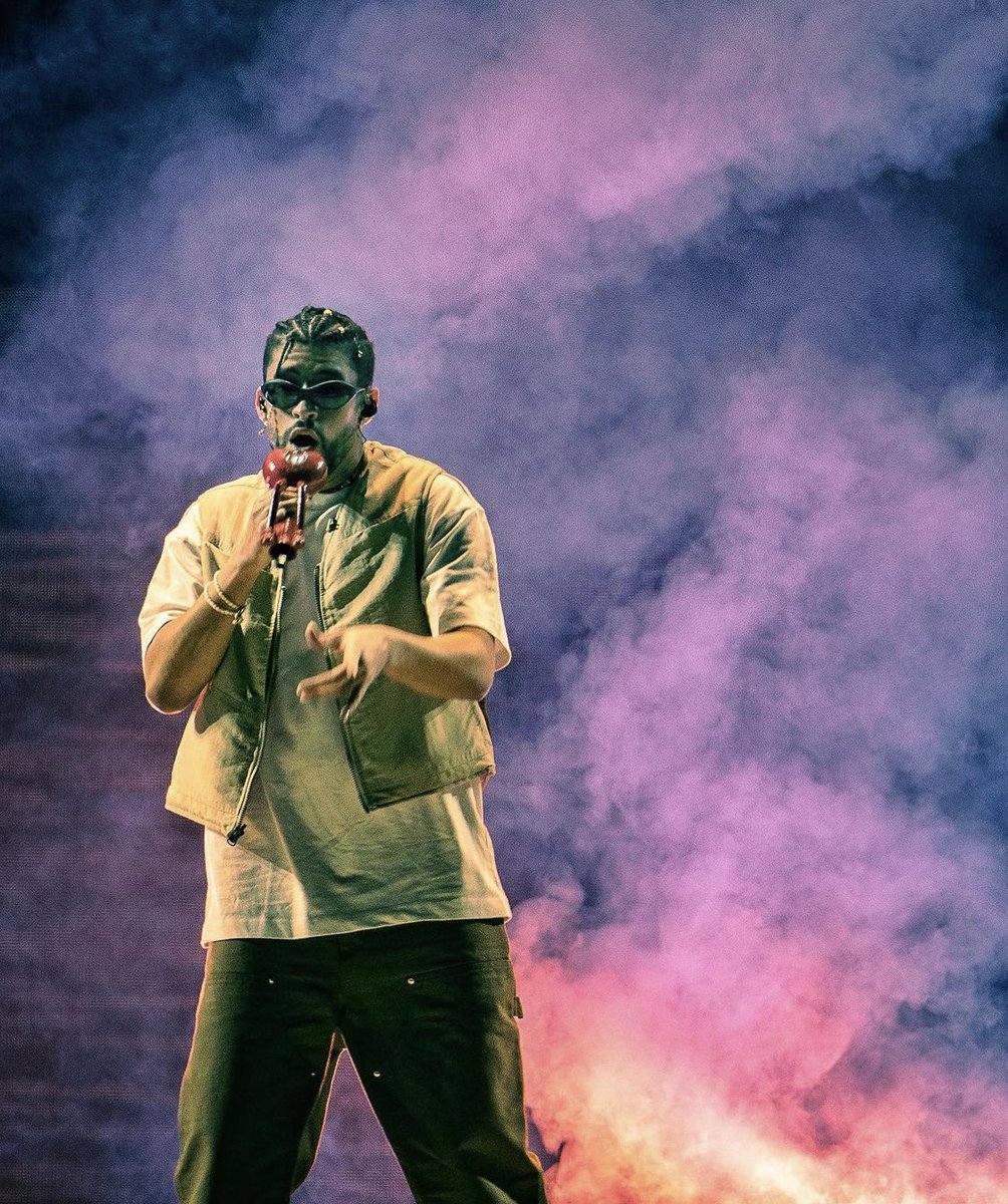 badbunnyontour's tweet photo. Bad Bunny anoche en “Petco Park” 🏝️ https://t.co/Z872FQRnG9
