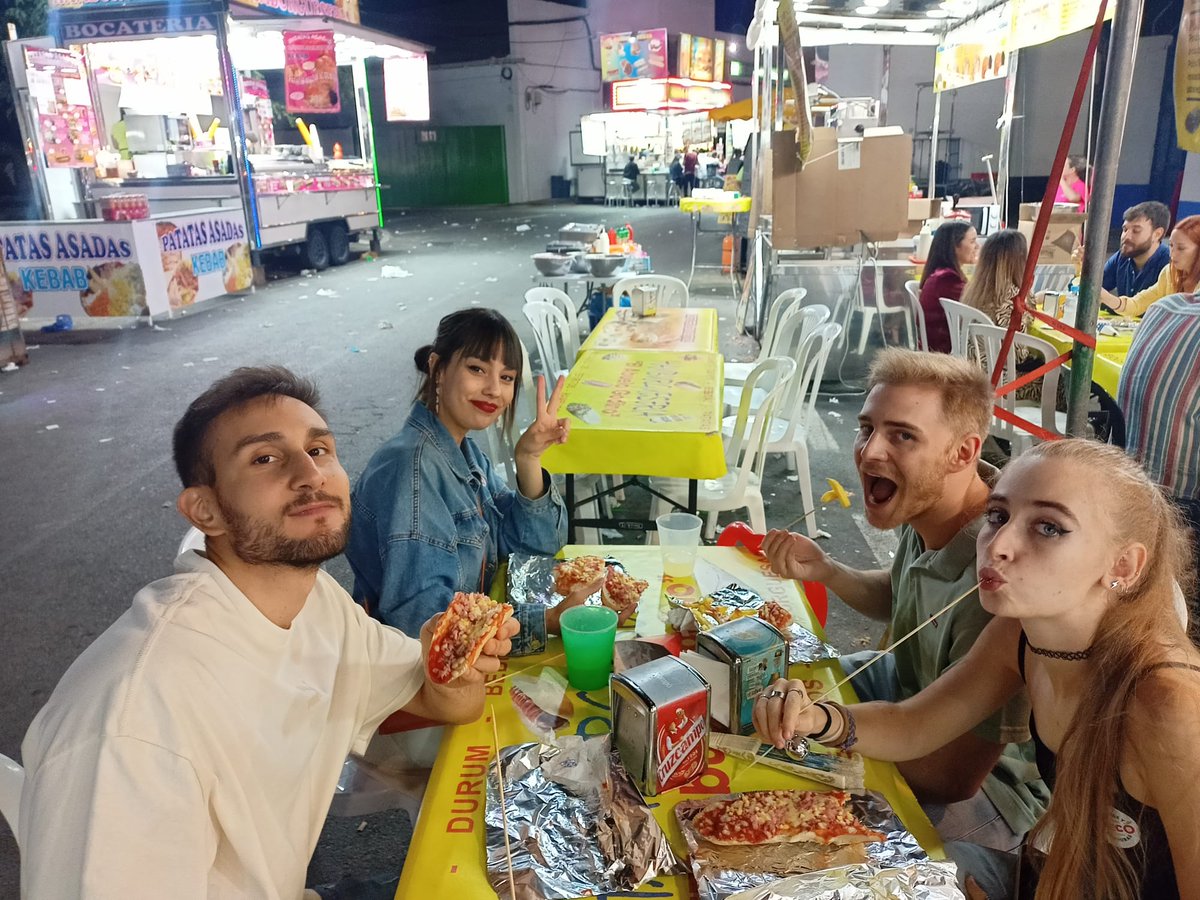 Una de anoche cenando con mis padres y mi hermana 😍