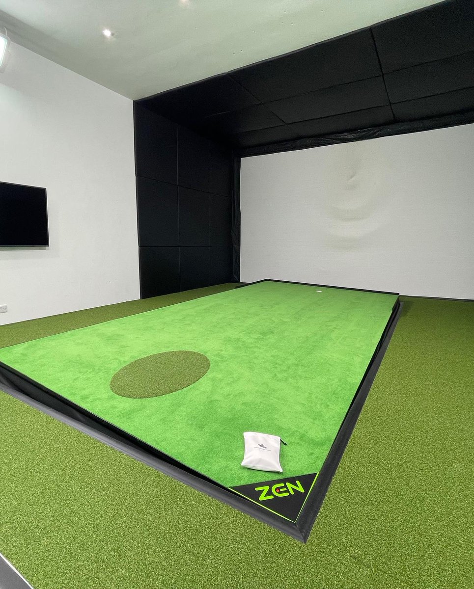 NEW Zen Green Stage Visitor Experience NOW OPEN @sunningdaleheathgc Appointments only, please Contact Us at zengreenstage.com .. Just 12 mins from M25 Jct 13! .. The floor now moves in Ultimate Golf Studio #realworldslopes #anymakeableputt #zengreenstage #golfsmovingfloor