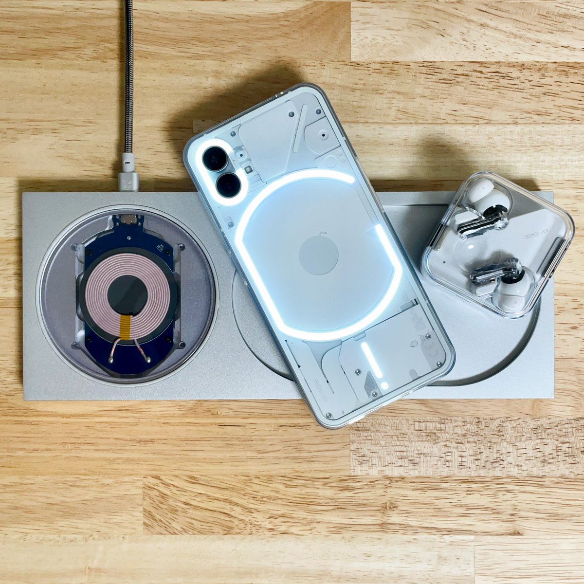 hrkfjmr's tweet photo. 「Made for nothing」なワイヤレスチャージャー。
#nothingphone1 #nativeunion #tomdixon https://t.co/ycfBfCW4MK