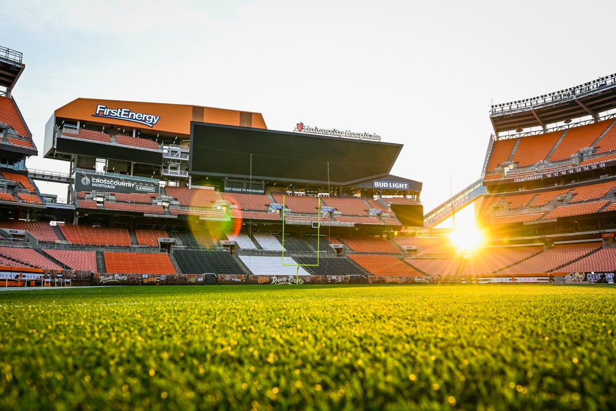 Browns's tweet photo. Rise and shine Dawg Pound! It's time. 😤

#NYJvsCLE | #Browns https://t.co/hKekgVRtTd