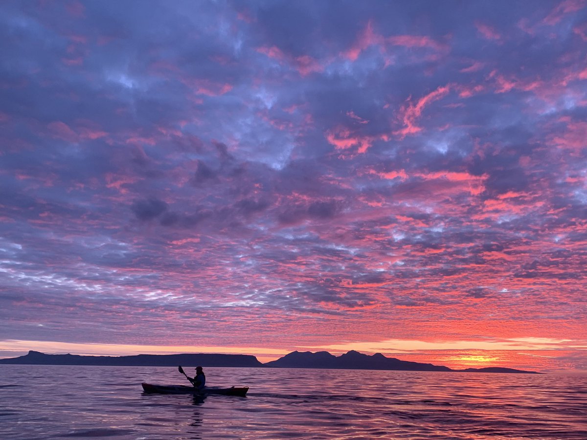TimesWilderness's tweet photo. "Evening paddle #scotland #arisaig"

- @kathelcymru

#sunsetphoto #cloudsfordays https://t.co/STacVHSV0P