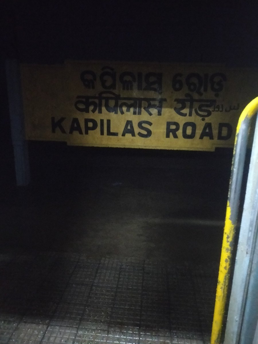 debamrut's tweet photo. Train stop at kapilas Rode &amp; Kendrapada rode bt till I don't get help by crpf https://t.co/oKWSUHc0WL