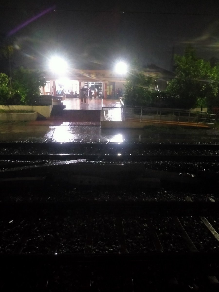 debamrut's tweet photo. Train stop at kapilas Rode &amp; Kendrapada rode bt till I don't get help by crpf https://t.co/oKWSUHc0WL