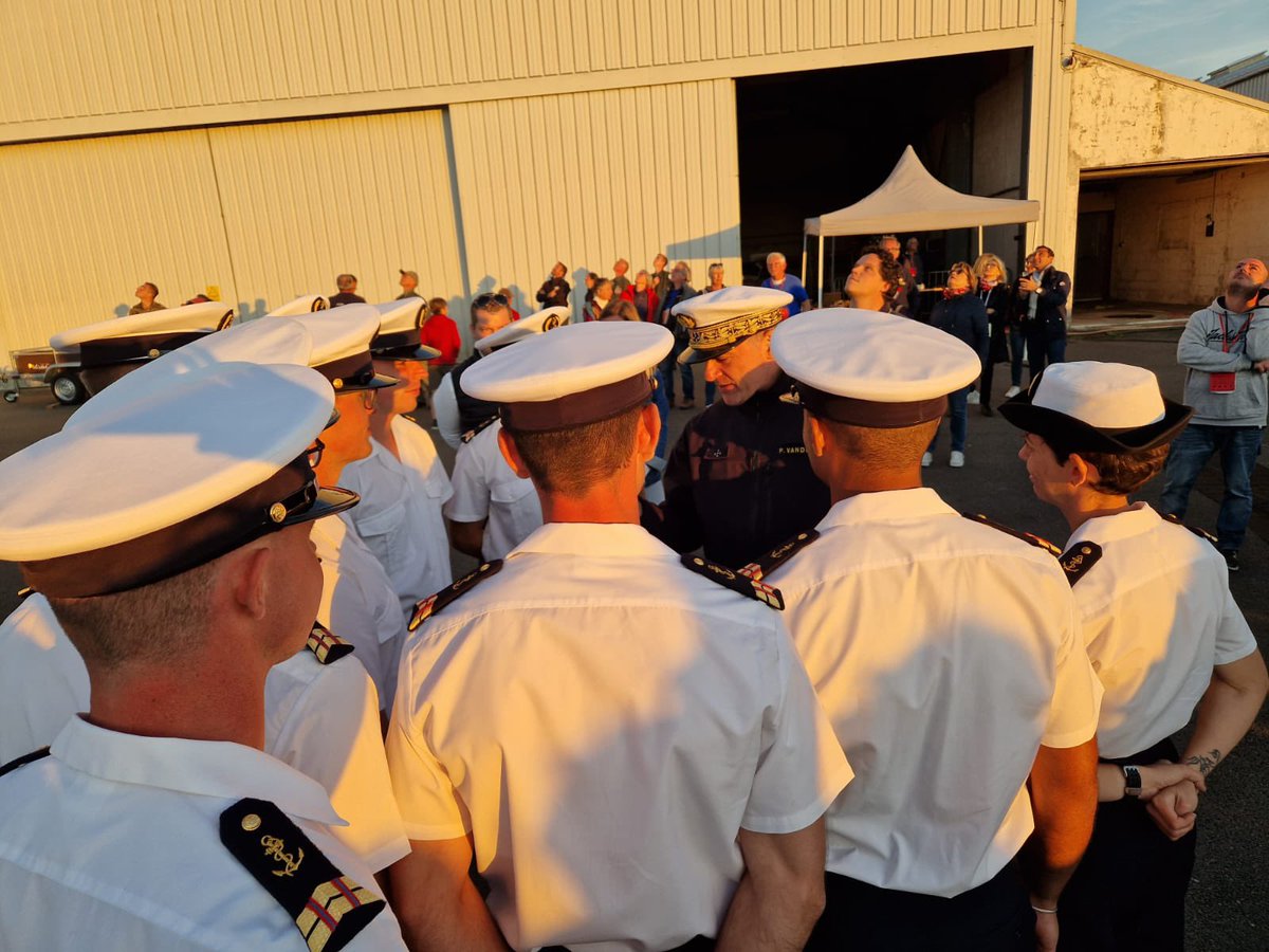 CEMM_FR's tweet photo. Au meeting aérien de #Morlaix, nos marins du ciel sont allés tout le week-end à la rencontre des passionnés d’aéronautique pour leur raconter leurs missions et faire la démonstration de leurs moyens. Deux journées exceptionnelles pour embarquer les talents de demain. https://t.co/ZlPybzRgPL