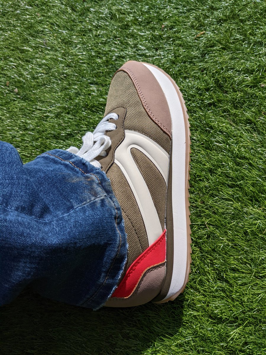 Itsmyidea's tweet photo. Loving my new trainers from @marksandspencer but when I went to buy them the size three were on the top shelf! I had to tiptoe and use another shoe to knock them down! Let's think about this, are people with size 3 feet likely to be tall?!!#smallfeet #shortpeopleproblems https://t.co/DV4CIJuJ9K