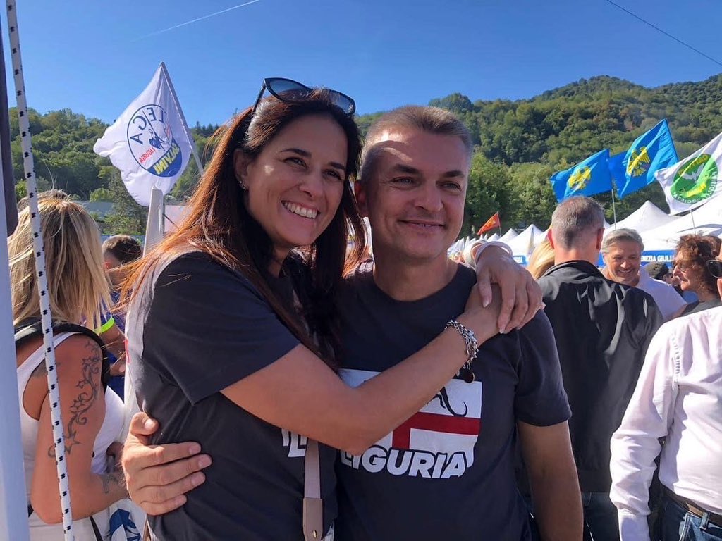 sarafoscolo's tweet photo. E a chi gufa, a chi ci insulta, a chi denigra, a chi diceva che saremmo stati 4 gatti… noi rispondiamo da questo splendido pratone di #pontida2022 con migliaia di sorrisi!!!!

Io ci #credo
#25settembrevotoLega #Pontida22 https://t.co/PH3Vo0iz9s