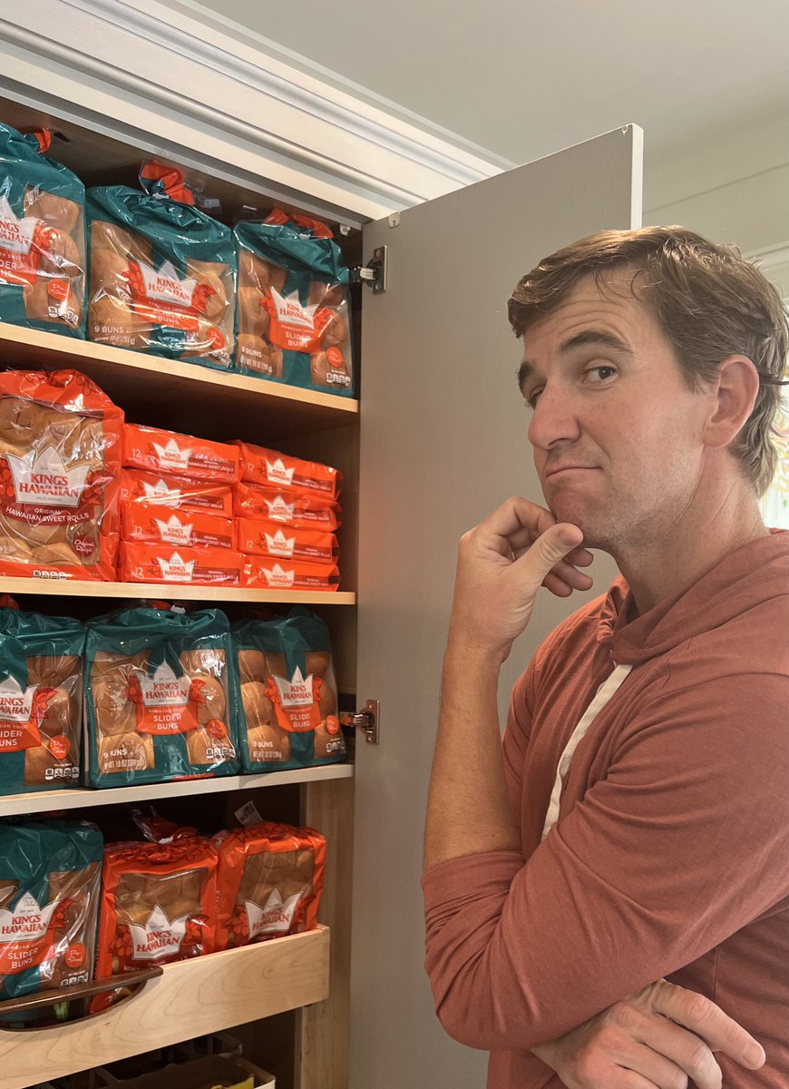 EliManning's tweet photo. I’m getting ready for another great #slidersunday! #icymi – I’m partnering with @kingshawaiian as they give away $1M. Enter for a chance to win at https://t.co/KNoBDmqj0u #kingshawaiianpartner https://t.co/pAENR8N3Ad