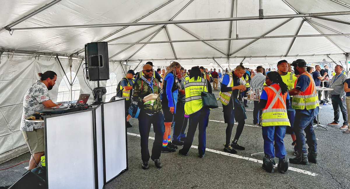 Last week I visited EWR and by chance they celebrated the end of summer that day! Thank you <a href="/rodney20148/">Rodney</a> !  <a href="/bob_hanselmann/">Bob Hanselmann</a>  @angie_gia