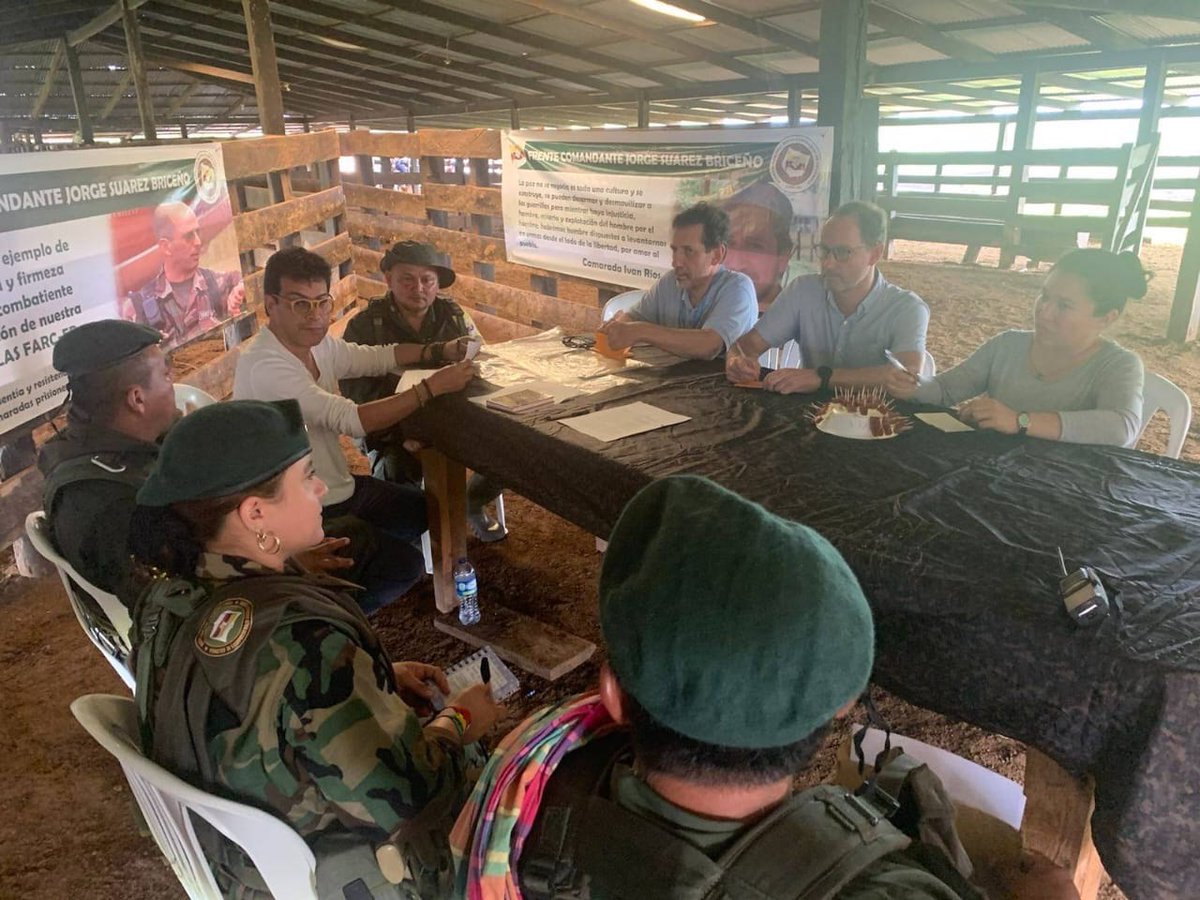 Comienza un dialogo.