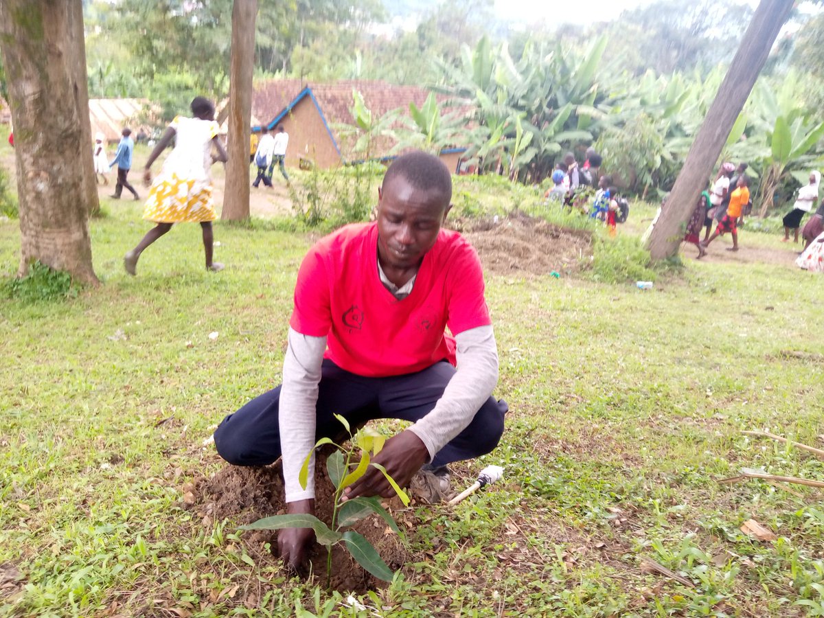 ayowecca_uganda's tweet photo. We're live #GR15 consider supporting us to achieve our aims &amp; objectives.

https://t.co/g2f1FG4da5

#ClimateCrisis #ClimateAction #web3 #gitcon @gitcoin #Refi #Nfts #regen #regensunite #Regency #regenerative #EnvironmentalSustainability #cryptocurrency #Climate #CryptoNews #SDGs https://t.co/gQkqPXfdox