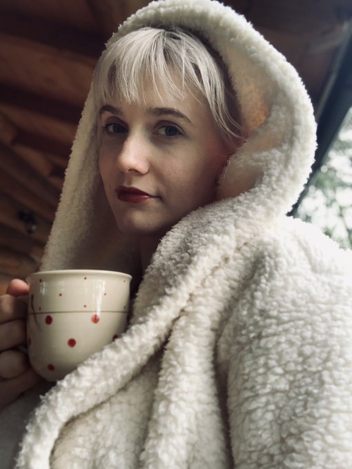 Enjoy your sunday. 🍵☺️  "Make yourself pretty even just for your afternoon tea. It will reflect your<a href="/tag/salt"class="tags"><span>#salt</span></a><a href="/tag/sae"class="tags"><span>#sae</span></a>