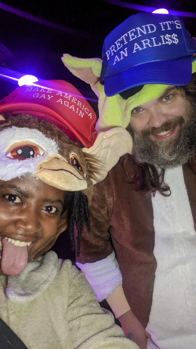 ICROSSMYHART's tweet photo. Adventures w/Grogizmo &amp; Gu! We had an absolute blast at @GLucasTalkShow w/@connorratliff. We bartered for the vinyl &amp; got it (Thanks @GriffLightning &amp; person who was in the market for a whisk), we made a friend in line &amp; we got a pic w/@patrickcotnoir &amp; two other people. https://t.co/3of8g6QPeo