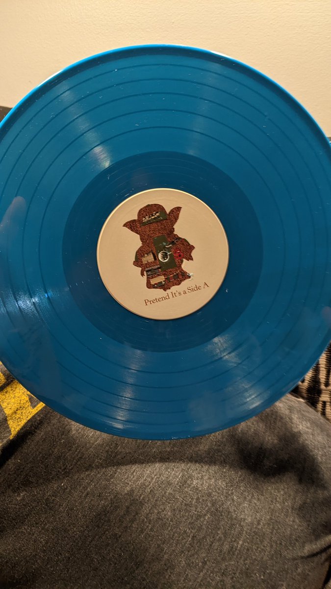 ICROSSMYHART's tweet photo. Adventures w/Grogizmo &amp; Gu! We had an absolute blast at @GLucasTalkShow w/@connorratliff. We bartered for the vinyl &amp; got it (Thanks @GriffLightning &amp; person who was in the market for a whisk), we made a friend in line &amp; we got a pic w/@patrickcotnoir &amp; two other people. https://t.co/3of8g6QPeo