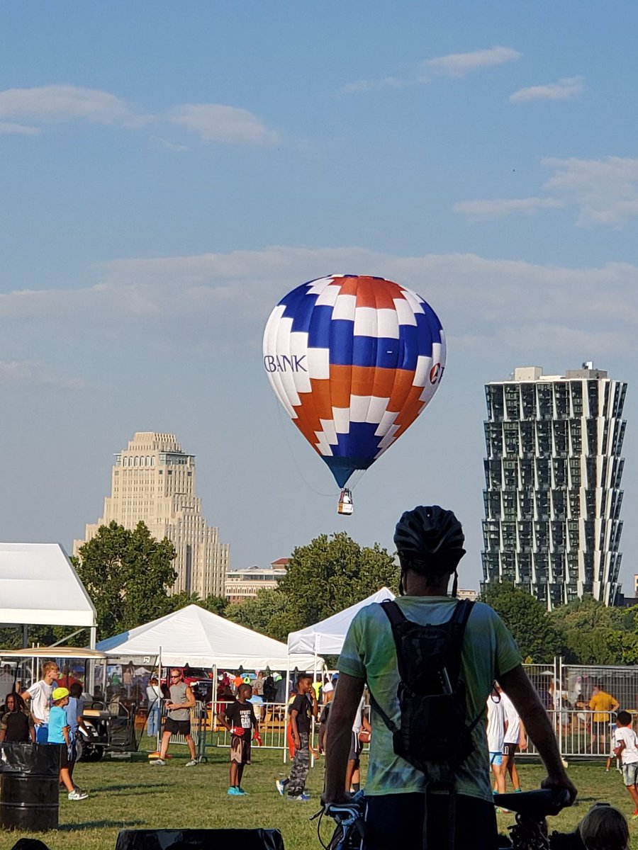 LadyTKJones's tweet photo. My view of the 50th Anniversary @GFPBalloonRace, hope one of my favorite balloons won!!!
#GFPBR
#StPeters
#STLMade
#Gentlebreeze https://t.co/EQrOwX9zG5