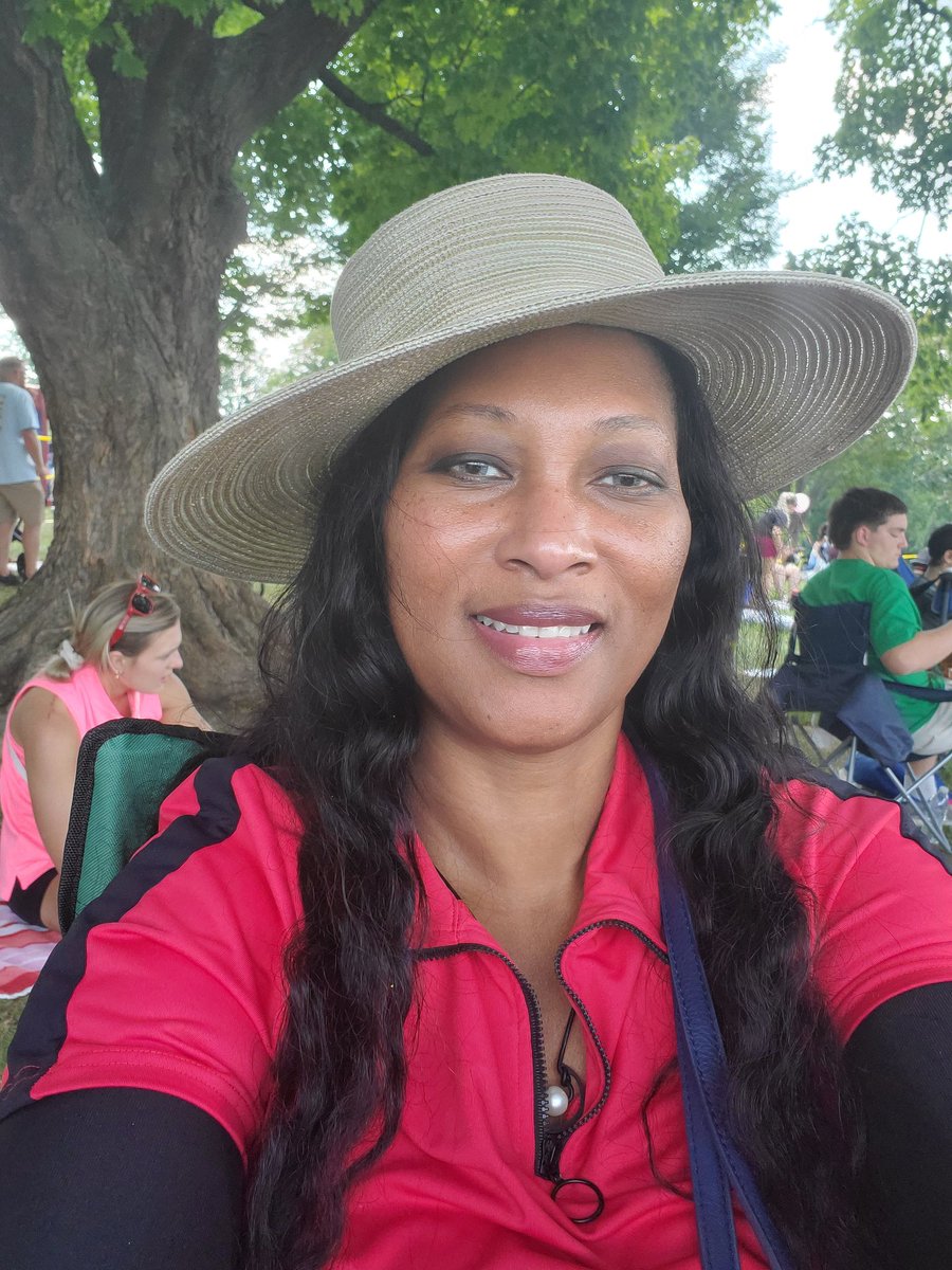 LadyTKJones's tweet photo. My view of the 50th Anniversary @GFPBalloonRace, hope one of my favorite balloons won!!!
#GFPBR
#StPeters
#STLMade
#Gentlebreeze https://t.co/EQrOwX9zG5