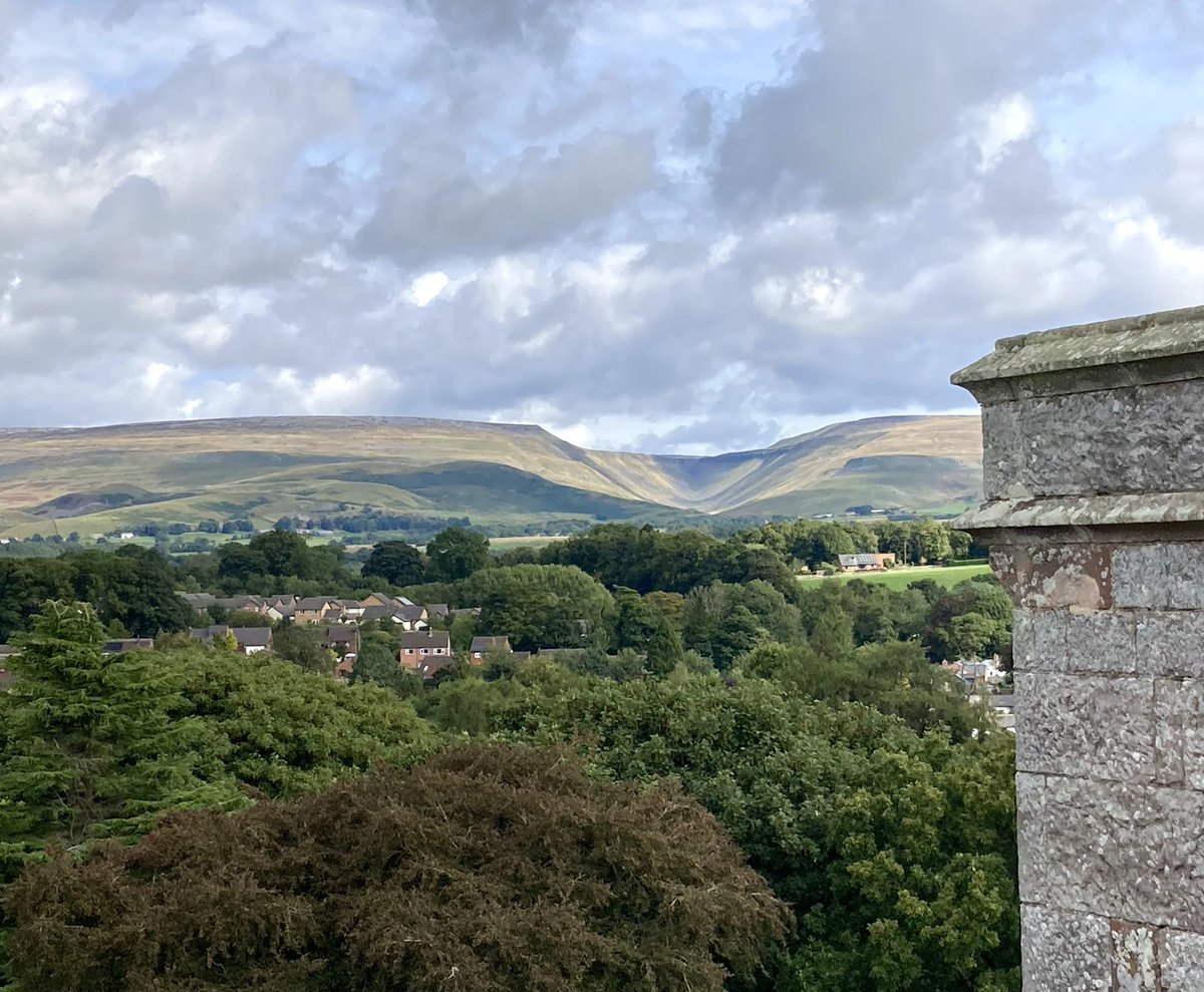 AndrewHwright's tweet photo. Views from the top of Caesar’s Tower at @ApplebyCastle, who have opened their gates to the public for free this weekend.
#ApplebyCastle #ApplebyinWestmorland #Appleby #castle #EdenValley #Cumbria #HighCup #Pennines https://t.co/lF0vWta0dE