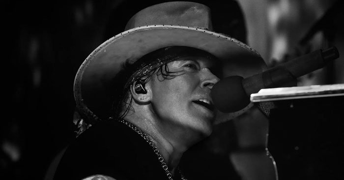 Axl Rose consegue falar "Ribeirão Preto"? Confira no vídeo como ficou dlvr.it/SYXrrF