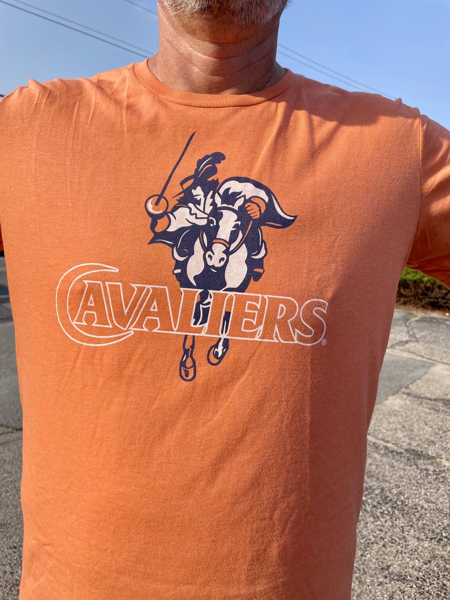 My Sunday best. Thanks ⁦<a href="/HomefieldApparl/">Homefield</a>⁩ for this Virginia Vintage tee. #GoHoos