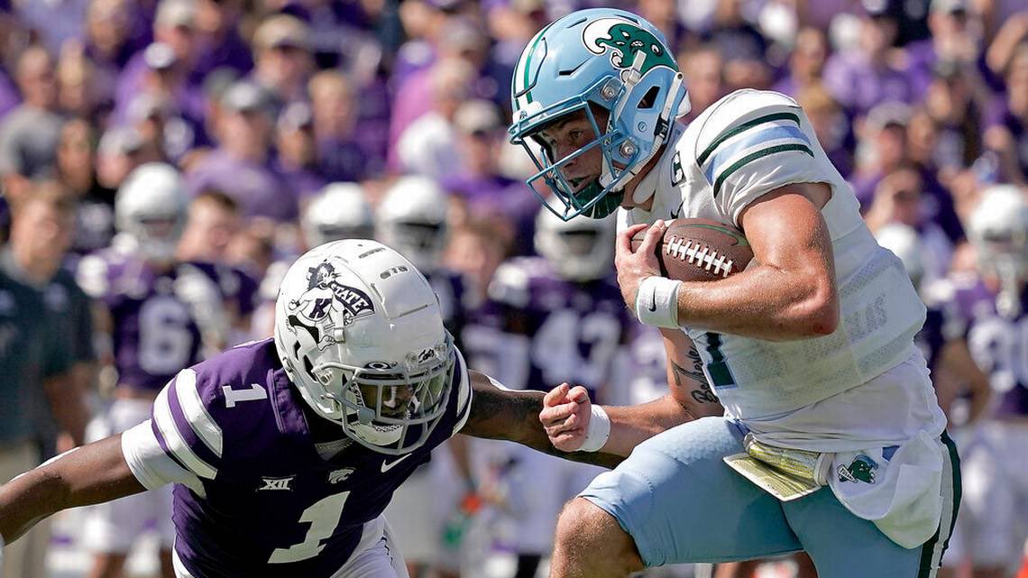 HuntTheJones's tweet photo. The College Football #UniformTwitter Best of Week 3!
Weak weekend of uniforms, BUT,
What I liked:
- #Tulane in Powder & #KState in throwback
- #PennState at #Auburn (huge miss by AU not going Orange jersey)
- First look at #Georgia in their best set (White) while #BackInBlock https://t.co/NeiMALdLFA