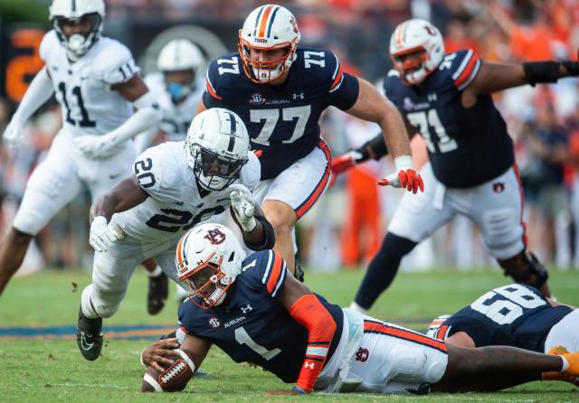 HuntTheJones's tweet photo. The College Football #UniformTwitter Best of Week 3!
Weak weekend of uniforms, BUT,
What I liked:
- #Tulane in Powder & #KState in throwback
- #PennState at #Auburn (huge miss by AU not going Orange jersey)
- First look at #Georgia in their best set (White) while #BackInBlock https://t.co/NeiMALdLFA