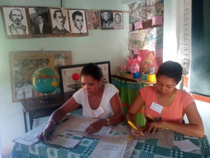 YanetsyCubana's tweet photo. Realizamos prueba dinámica para el #CódigoDeLasFamilias en toda #Cuba los colegios de la William Soler en #Bayamo listos #YoVotoSí @DiazCanelB @DrRobertoMOjeda @CapoNapoles @EduardoLpezLey3 https://t.co/MVdMF3plhm