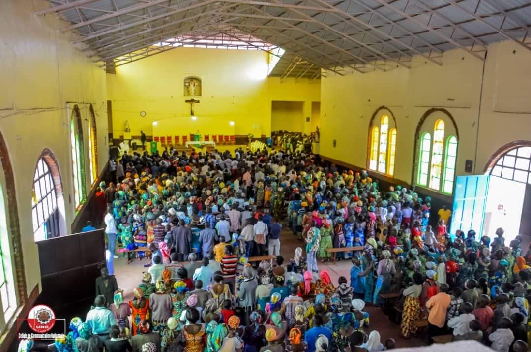 HamidaKamerhe's tweet photo. Ns avons participé à la messe ce matin à la paroisse St Joseph de Kabare...
 l'honorable @VitalKamerhe1, a prêché l'Amour, le Pardon et la Réconciliation, chose qu'il recommande aux différentes communautés qu'il visite depuis le début de sa tournée. https://t.co/vx8tJ5afGz