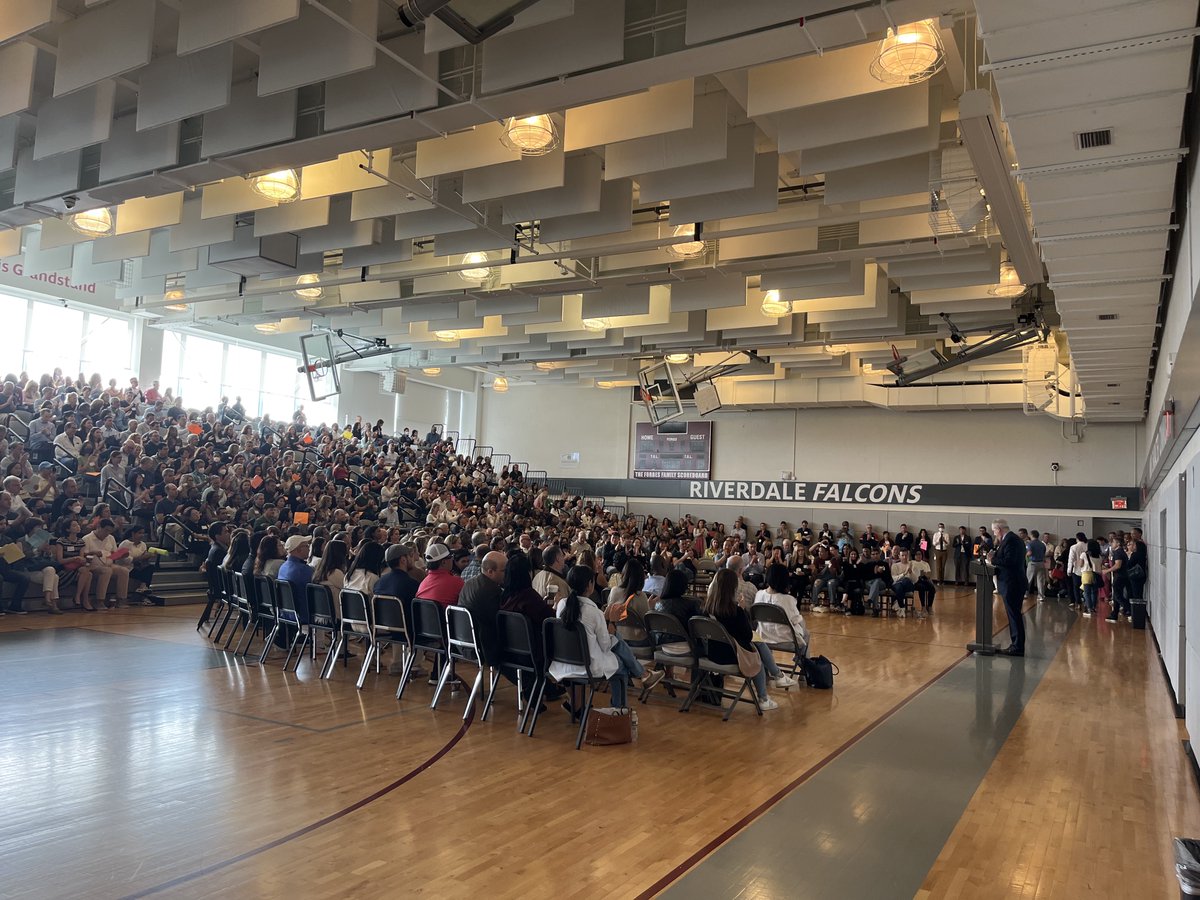 On Saturday, faculty opened their classrooms to Middle and Upper School families for a sample of student learning at Experience Riverdale Day, the first "live" ERD since 2019. Thank you to the student volunteers who helped make the day successful. Here's to a great year for all!