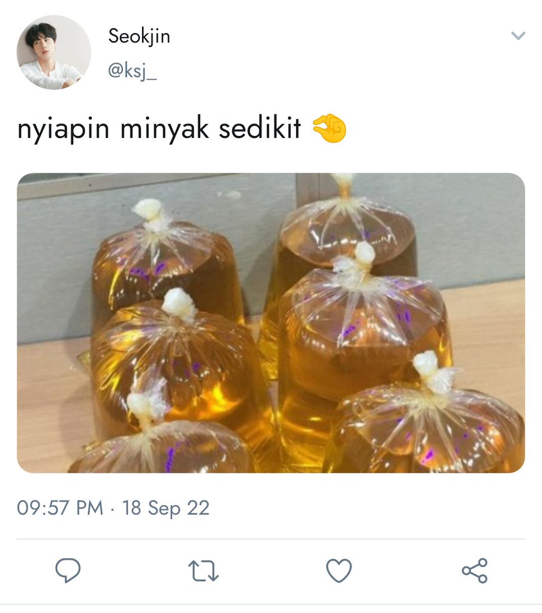 koyagitu's tweet photo. Namjin AU—Nasgor

"Bang, nasi goreng satu pedes minyaknya dikit. Dibungkus ya."

"Minyak sedikit? Siaaap." https://t.co/7qG8JnediU