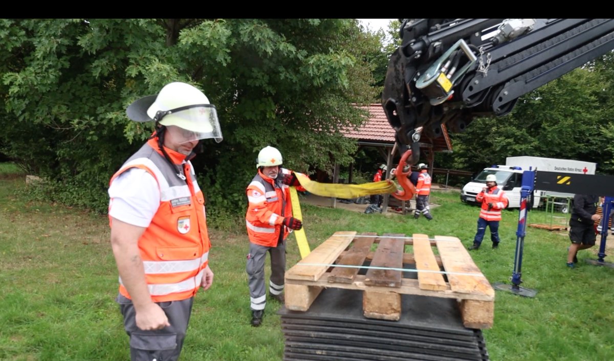 logcluster's tweet photo. Day 2 of #gearUP: Pressures are high for @etcluster and @logscluster participants as they work together to identify and overcome immediate challenges at the onset of an emergency as part of the simulation. 
Best of luck to all participants! 👏

#RespondingTogether @thwleitung https://t.co/KYgvMLuljT