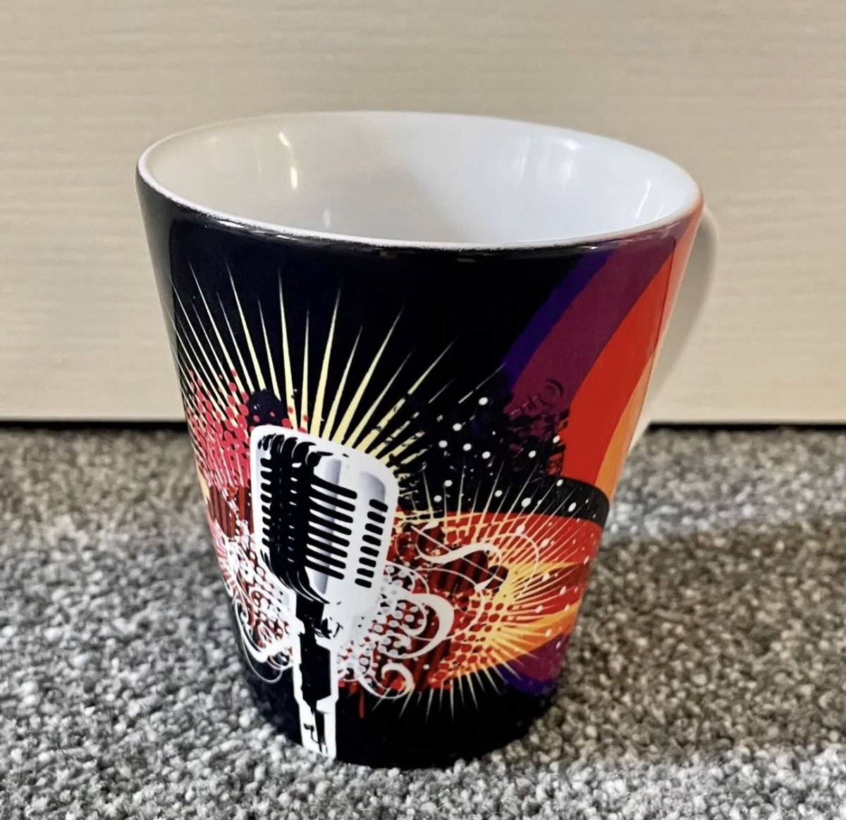 RadioMugs's tweet photo. Perfect for @brewstermouseโs beverage #CountySound #showusyourmugs https://t.co/LADW49DqGX