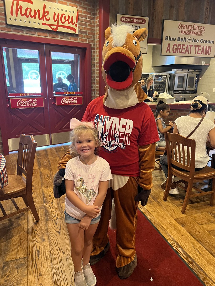 MrsSurawski's tweet photo. Spring Creek BBQ night! @SnyderStallions https://t.co/kFpVJ99iqB