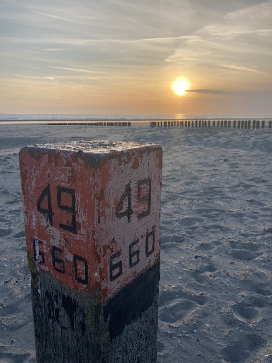 ____Yila____'s tweet photo. @vvvameland De mooie zonsondergangen, rust en genieten van je blote voeten in het zand…. https://t.co/HyNv6SblUb