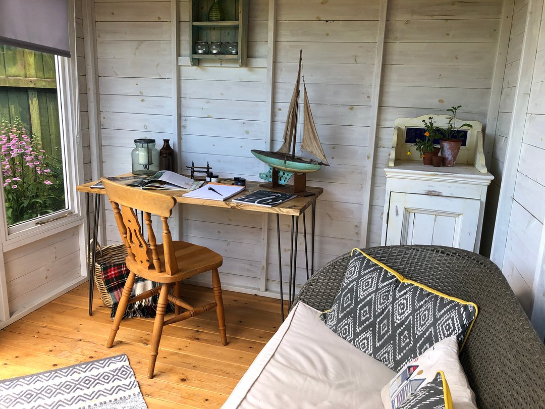 scribbs's tweet image. These late summer days are perfect for Calligraphy in the summer house.

What’s your favourite spot for getting the ink &amp;amp; paper out?

#ScribblersCalligraphy #Scribblers #CalligraphyPractice