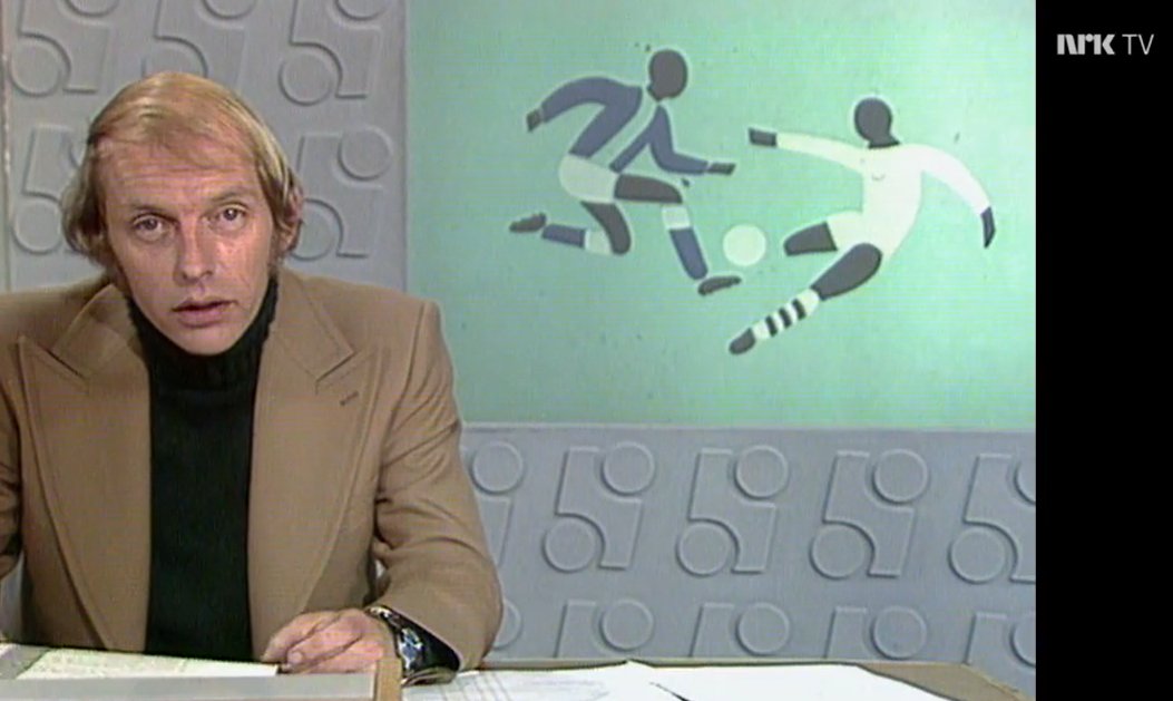 RetroSportNorge's tweet photo. Når Sportsrevyen blir sendt i kveld kl 19.45 er det på programmets 62-årsdag! Takk for alle fotballscoringer, innslag fra håndball, basketball, orientering og ski. Takk for ishockeytabellen. Og takk for volleyballresultatene. Da var søndagen over og mor ryddet bordet. https://t.co/tuBPmrewX3