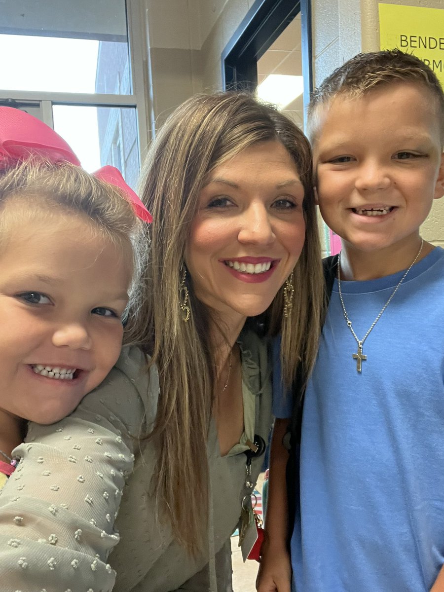 MrsSurawski's tweet photo. Picture Day ready! @SnyderStallions https://t.co/Vjo4EifWnf