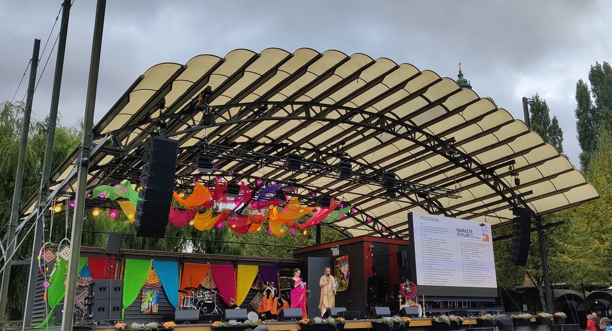 RadhikaRajgopal's tweet photo. One of the best events attended so far in Stockholm #NamasteStockholm organised by @IndiainSweden ! Excellent lineup and superb vegetarian food options! The most interesting part was everything happened exactly on time as per the minutely detailed itinerary 👏 https://t.co/f4wq5Cw0Tg