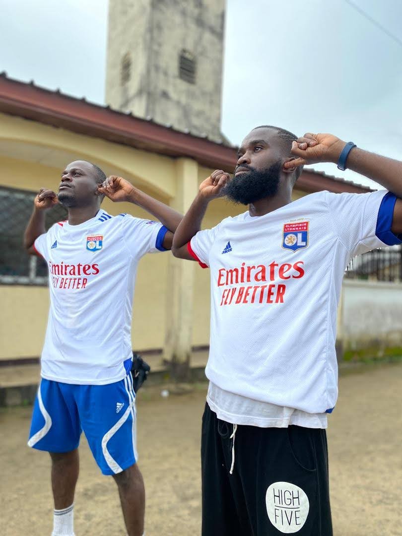 OL_237_Officiel's tweet photo. 𝗝𝗼𝘂𝗿 𝗱𝗲 𝗴𝗿𝗼𝘀 𝗺𝗮𝘁𝗰𝗵 ! 🦾🔴🔵

On se met en condition avec les plus belles photos de la team #OL237 en attendant le match ce soir 👌🏾

Dites-nous qui vous avez reconnu en commentaire ✍🏾

#LesGonesSontDejaChauds
#Gone237 #UnisPourRugir #AllezOL https://t.co/F0U29MrDd4