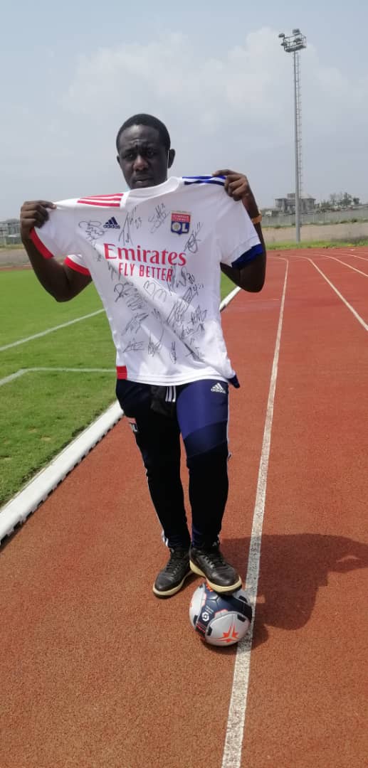 OL_237_Officiel's tweet photo. 𝗝𝗼𝘂𝗿 𝗱𝗲 𝗴𝗿𝗼𝘀 𝗺𝗮𝘁𝗰𝗵 ! 🦾🔴🔵

On se met en condition avec les plus belles photos de la team #OL237 en attendant le match ce soir 👌🏾

Dites-nous qui vous avez reconnu en commentaire ✍🏾

#LesGonesSontDejaChauds
#Gone237 #UnisPourRugir #AllezOL https://t.co/F0U29MrDd4