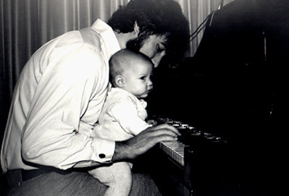 On September 18, 1972, 50 years ago to the day, I left my 1-year-old daughter home with the piano student I had been giving a first lesson to after a call to be at RCA studios to audition for a rock singer I hadn't heard of. My life would change within an hour... 1/