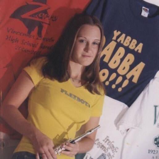 CassieAbel2's tweet photo. Didnβt everyone wear a Playboy shirt during senior pictures? π«£ #bandgeekforlife https://t.co/U1ujD40Rlo